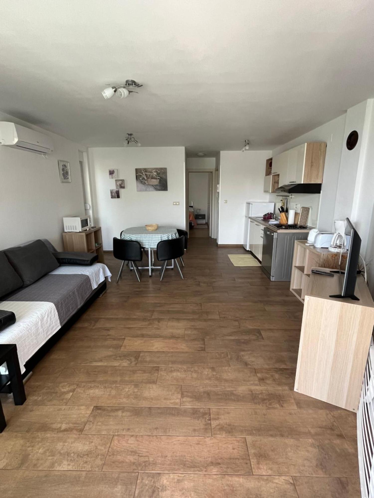 Apartments Amore Baska  Bagian luar foto