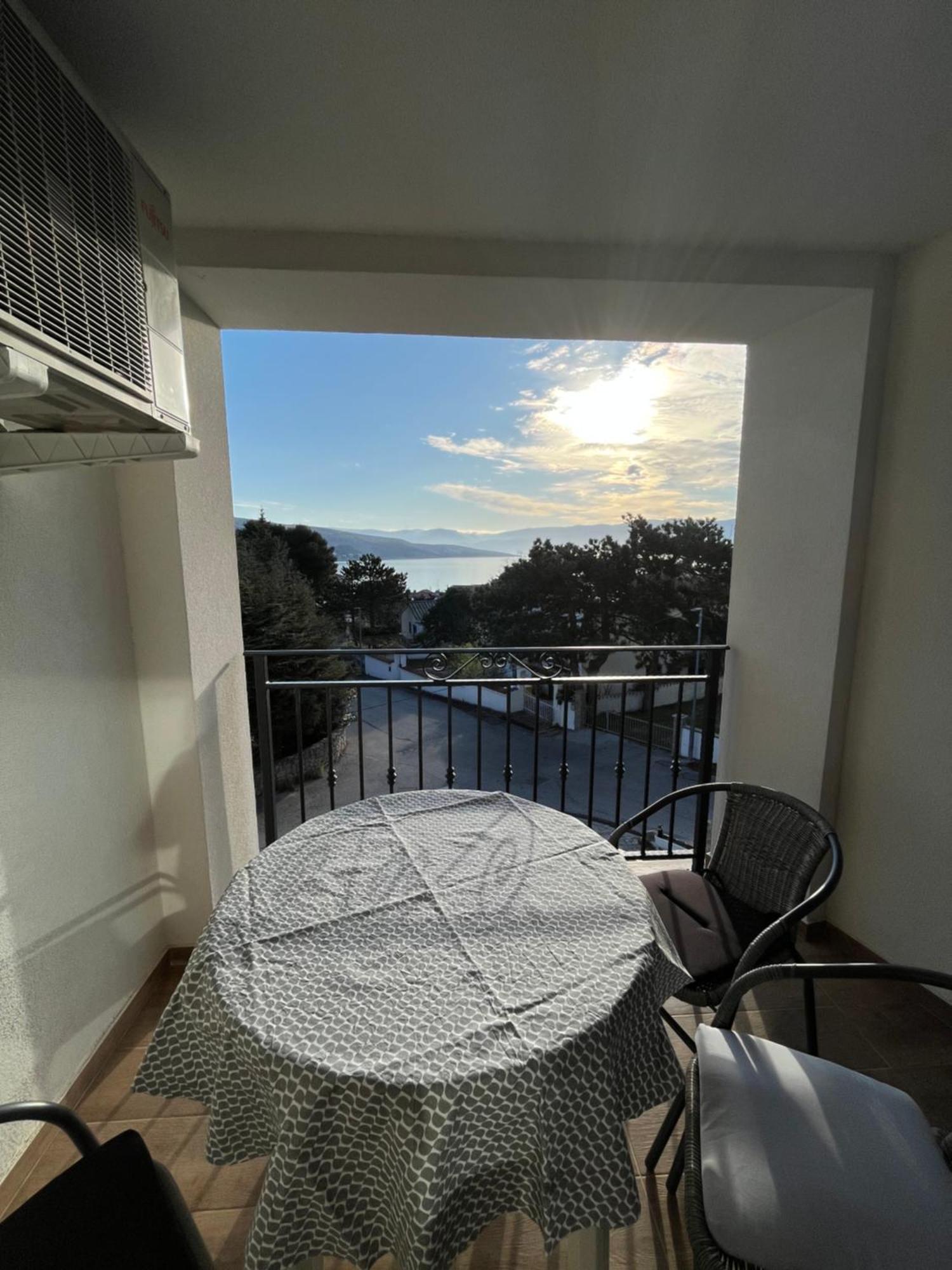 Apartments Amore Baska  Bagian luar foto