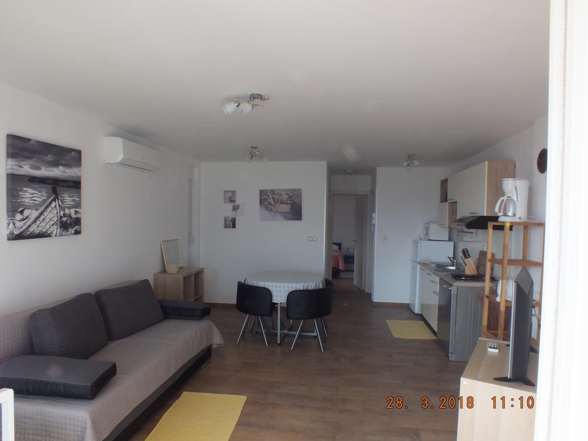 Apartments Amore Baska  Bagian luar foto